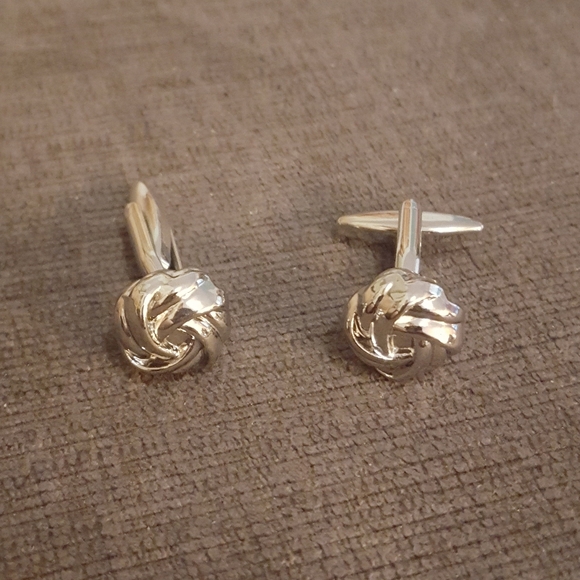 Silver Coloured Knot Cuff Links - Picture 3 of 5